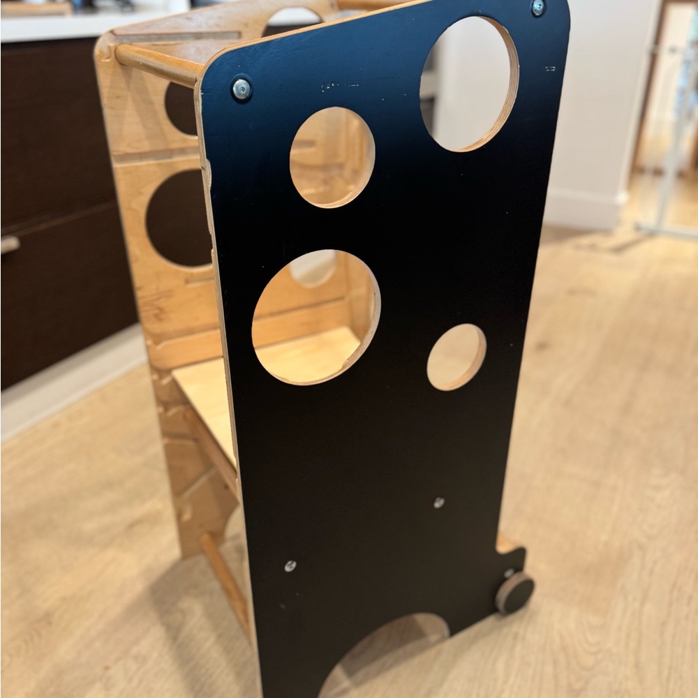 Leea Helper/Learning/Activity Tower - Picture 8 of 10